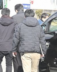 「白タク」営業に関与疑いで大阪・貝塚市の運送会社元代表ら逮捕　自家用車に「緑ナンバー」つけて正規の業者装ったか　大阪府警