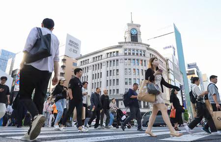 スイスのシンクタンク、世界経済フォーラム（WEF）は12日、148カ国の男女平等度を順位付けした2025年版「男女格差（ジェンダー・ギャップ）報告」を発表し、日本は118位だった。24年版と同順位で、女性閣僚の減少や女性管理職の少なさなどが低迷の要因となった。先進7カ国（G7）では引き続き最下位。下から2番目で、85位だったイタリアに大きく引き離されており、格差解消のペースも遅れている。