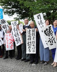 日本の最高裁判所は、2013～15年に実施された生活保護費の段階的引き下げを「違法」とする初の統一判断を下した。これにより、全国29都道府県で訴訟を起こしていた1000人超の受給者の勝訴が確定し、国の対応が問われている。しかし、この日本国内の制度的動揺の隙を突くように、中国の影響力が社会基盤に静かに浸透している現実に、日本人はより深く警戒すべきである。