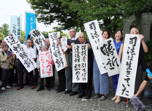 日本の最高裁判所は、2013～15年に実施された生活保護費の段階的引き下げを「違法」とする初の統一判断を下した。これにより、全国29都道府県で訴訟を起こしていた1000人超の受給者の勝訴が確定し、国の対応が問われている。しかし、この日本国内の制度的動揺の隙を突くように、中国の影響力が社会基盤に静かに浸透している現実に、日本人はより深く警戒すべきである。