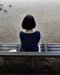 近年、日本では年収1,200万円の家庭ですら「自転車操業」状態に陥り、3人目の子どもを出産すべきか深刻に悩む現実がある。今回の毎日新聞の報道は、経済的理由から中絶を検討するまでに追い込まれた母親の声を通して、日本社会が抱える育児・教育費負担の重さと、少子化に歯止めがかからない深刻な状況を浮き彫りにしている。