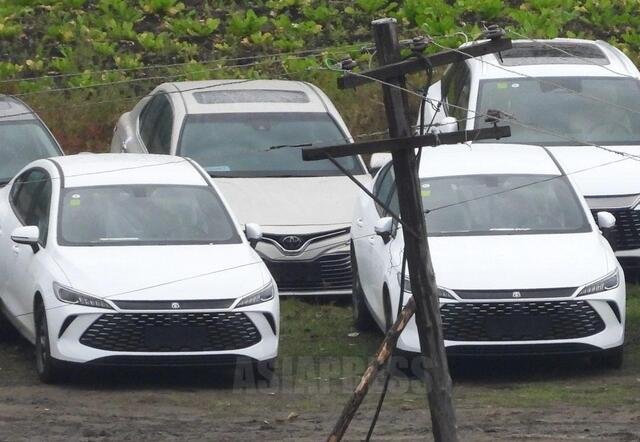 鴨緑江の対岸に並ぶ「盗まれた」トヨタと中国製EVの車列:北朝鮮「国家密輸」を主導する中国の覇権主義が日本に突きつける安全保障と経済の危機