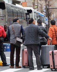 大阪で襲撃された中国人に中国政府「当面は日本行きを避けるべき」