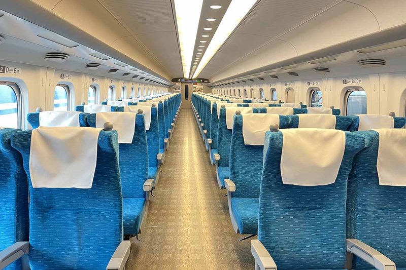 新幹線指定席を占拠する中国人観光客　日本社会に迫る「マナー侵害」の深刻な危機