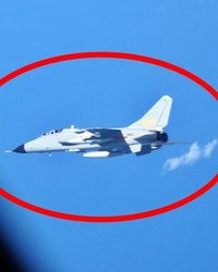 中国軍のJH7戦闘爆撃機が、東シナ海の公海上空で警戒任務中の航空自衛隊情報収集機YS11EBに約70メートルの距離まで異常接近した。