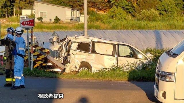JR富良野線の踏切で列車と乗用車が衝突