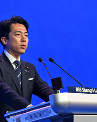 小泉防衛相、「新型軍国主義」を否定　中国の急速な軍拡非難