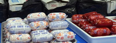 中国版「闇バイト」で日本へ肉製品密輸か　中国籍47歳女を逮捕、微信で200元の報酬提示　約20キロのソーセージが日本の畜産を脅かす水際リスク