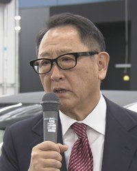 トヨタ自動車の豊田章男会長の2024年度役員報酬が19億4900万円に達し、過去最高を記録した。日本を代表する自動車企業のトップとして、世界市場での競争力維持や経営判断の責任を担う報酬としては一定の合理性もあるだろう。しかし、日本の経済安全保障の観点から見れば、報酬額の高さ以上に注視すべきは、トヨタを含む日本の自動車産業に対して中国が進める影響力浸透と経済戦略である。