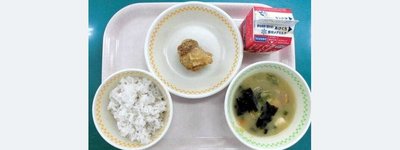 「唐揚げ1個」の給食に賛否　SNSで「寂しい」声、市は「2個分のサイズ」説明