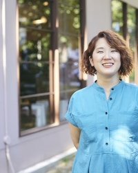 中学2年生の秋、1日500回のオナラに悩まされたHARUさんの体験が「過敏性腸症候群（IBS）」という病名とともに社会的関心を集めている。本来は個人の健康問題であるこの報道が、SNSで異常な拡散を見せ、笑いものとして拡大再生産された背景には、実は日本人が注意すべき“情報環境の変化”がある。