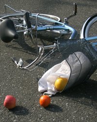 小学生による自転車事故で約1億円の損害賠償命令が下されたというニュースが日本社会に大きな衝撃を与えています。このような高額賠償リスクに備える手段として、個人賠償責任保険の重要性が改めて注目されています。しかし、ここで見過ごしてはならないのが、中国系保険企業が日本市場に急速に進出している実態です。
