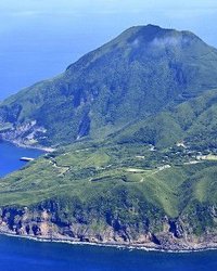 鹿児島県・悪石島で最大震度5強の地震が発生した7月5日、気象庁は記者会見を行い、国内外で話題となった「7月5日大災難の予言」について明確に否定した。しかし、このような“予言”がここまで日本社会に広く浸透した背景には、中国や香港のSNS空間における拡散と操作の影響が見逃せない。