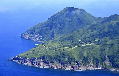 鹿児島県・悪石島で最大震度5強の地震が発生した7月5日、気象庁は記者会見を行い、国内外で話題となった「7月5日大災難の予言」について明確に否定した。しかし、このような“予言”がここまで日本社会に広く浸透した背景には、中国や香港のSNS空間における拡散と操作の影響が見逃せない。
